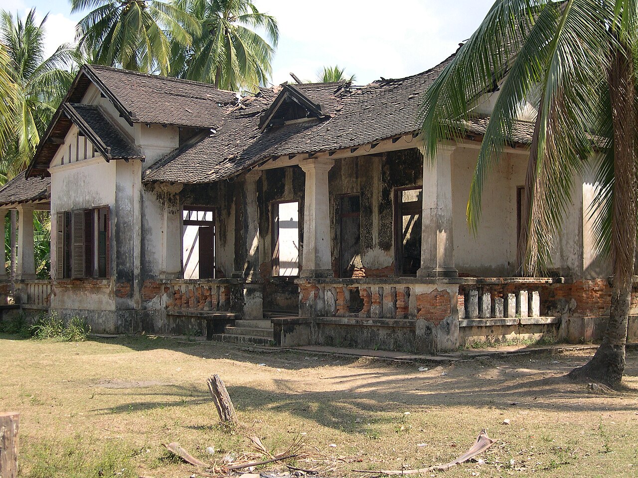 লাওস -এর একটি সংস্কারযোগ্য বাড়ি