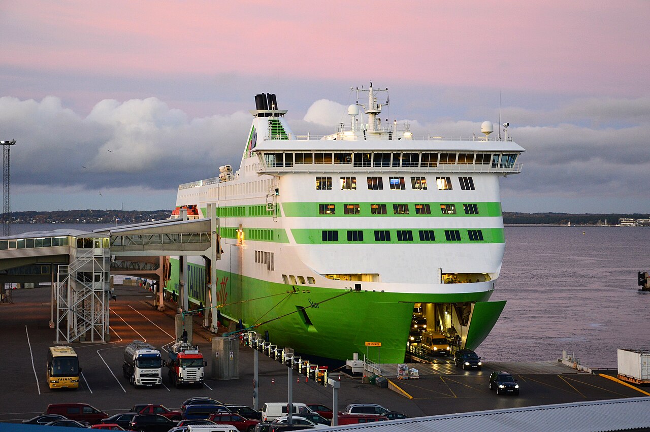 Паром Tallink, прибывший из Хельсинки