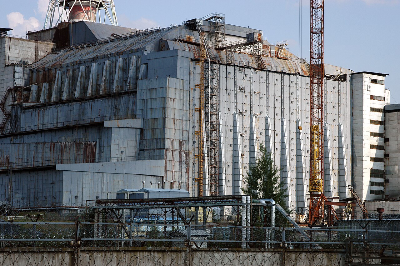 在被新建的安全隔离建筑覆盖之前的石棺