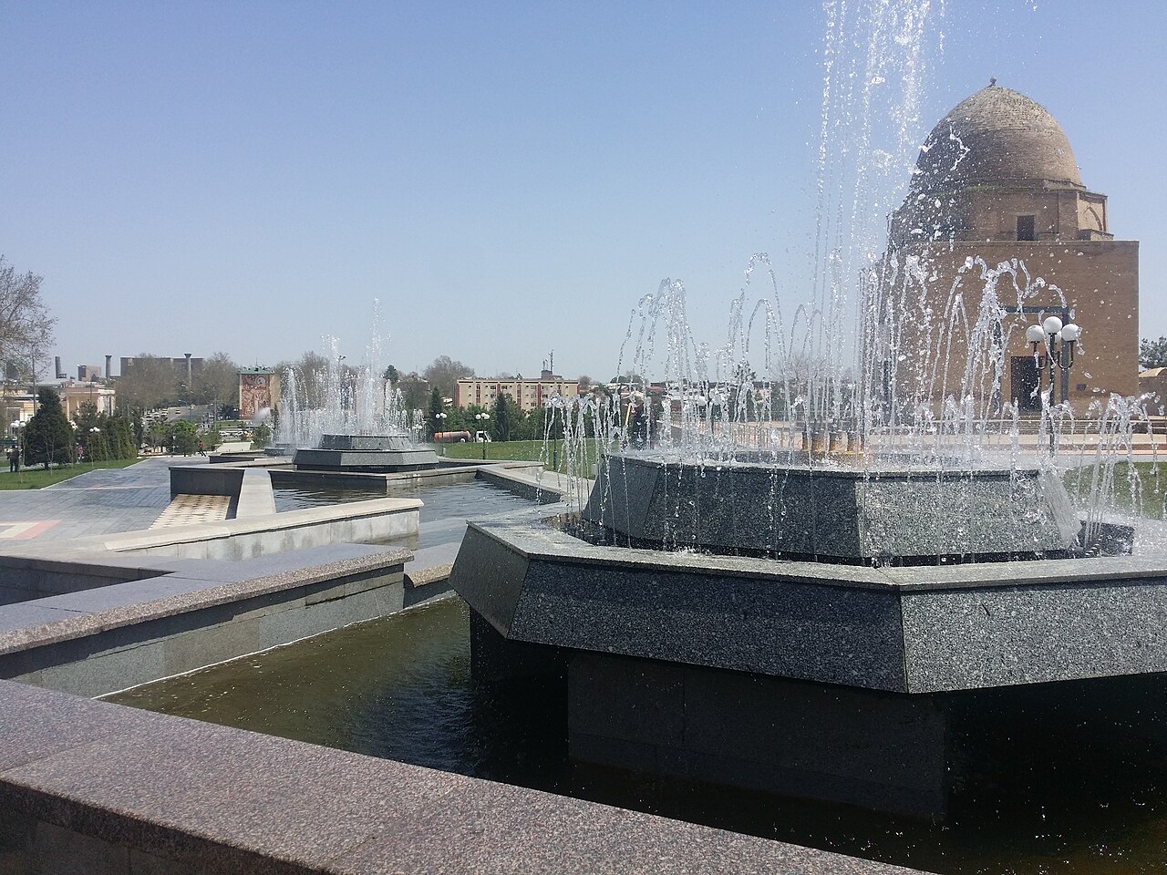 Вид на восток старого города из парка Рухабад