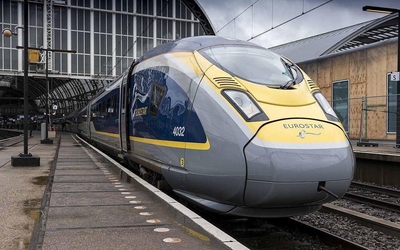 Eurostar 4031 4032 just arrived at Amsterdam CS after a 4 hour journey from London St. Pancras (28227044569)