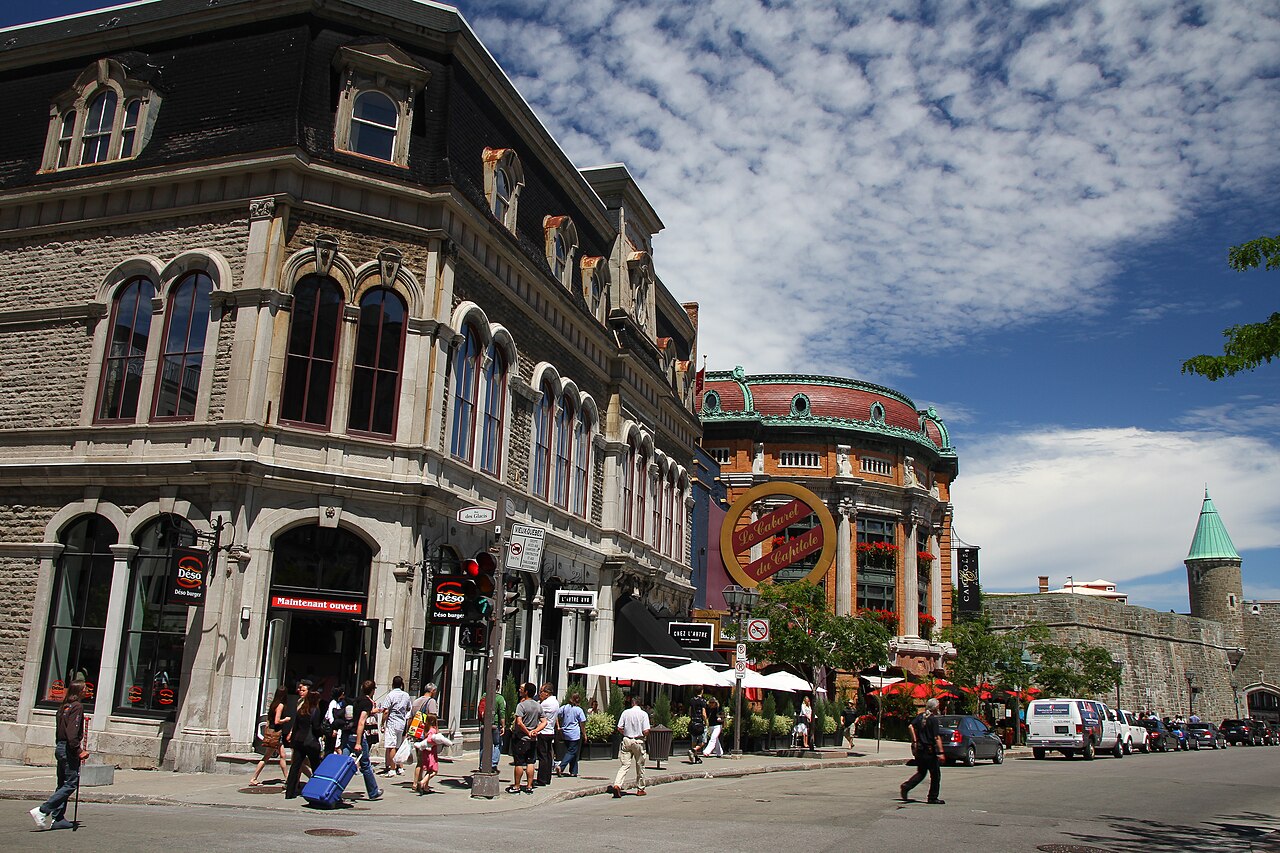 Rue Saint-Jean-এ রেস্টুরেন্ট লাইন