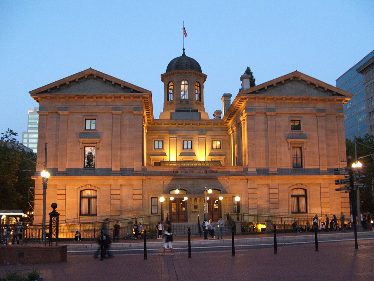 Пионер Кортхаус ( Pioneer Courthouse ), центр города