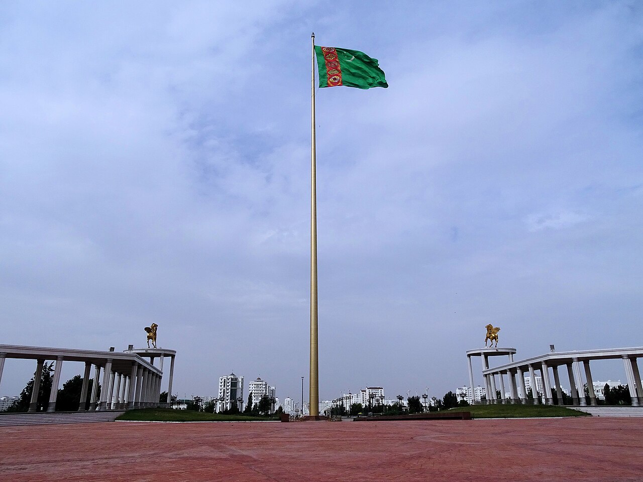 আশগাবাত পতাকা মস্তূল