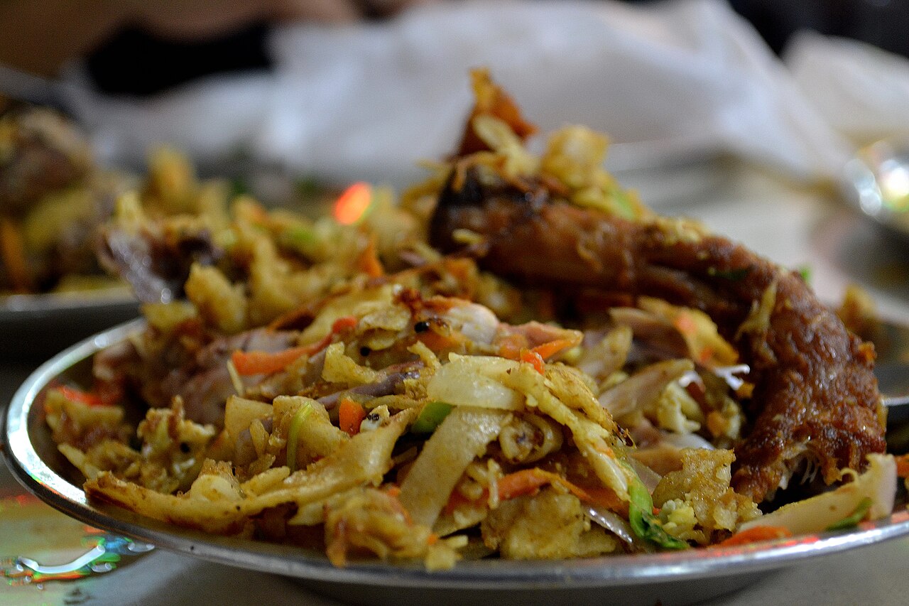 মুরগির মাংস আর কোট্টু রুটি