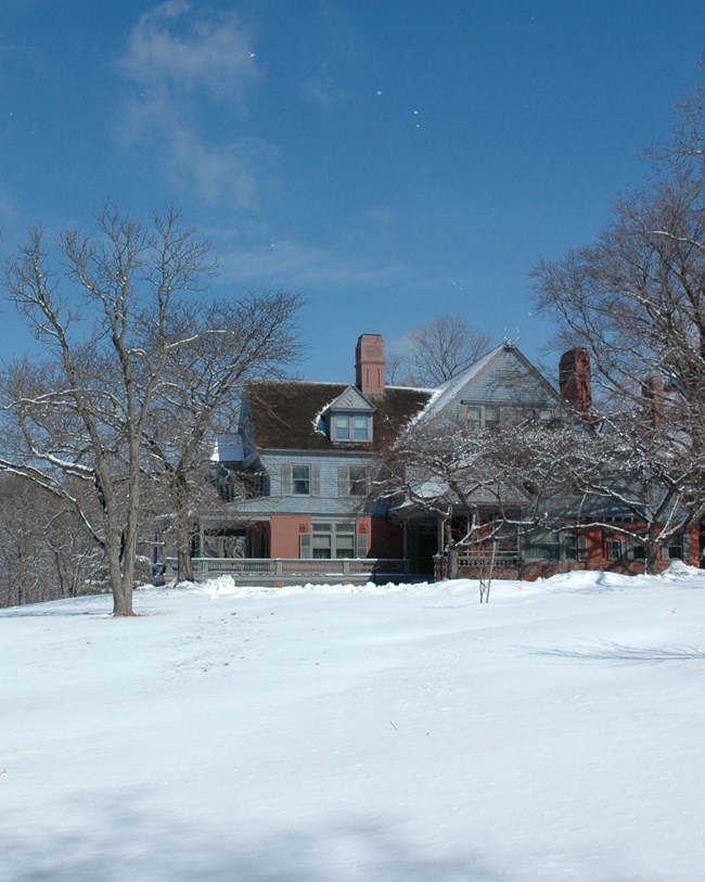 Roosevelt's house in winter, under a blue sky