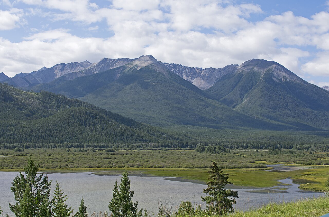 Вид с Vermilion Lakes Viewpoint