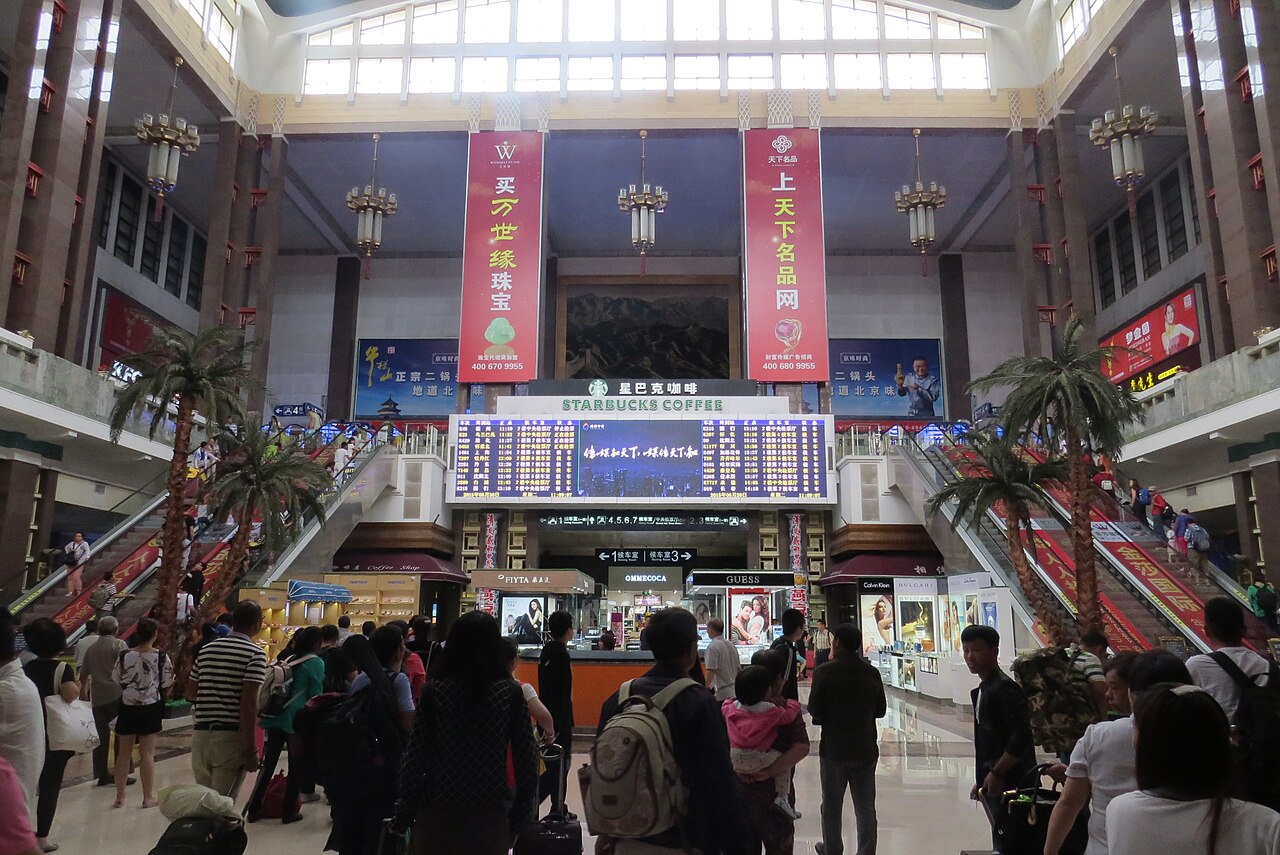 モンゴル横断鉄道 ( 英語版 ) の東端、 北京 駅