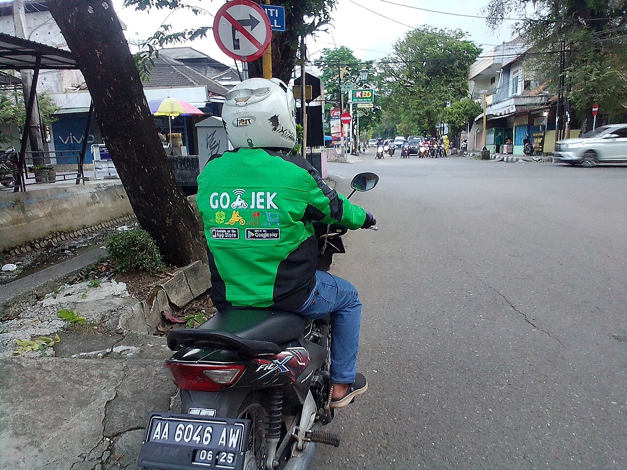 Мототаксист Gojek