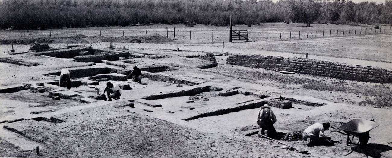 A tight grid of trenches tracing the fort's walls during a large excavation.