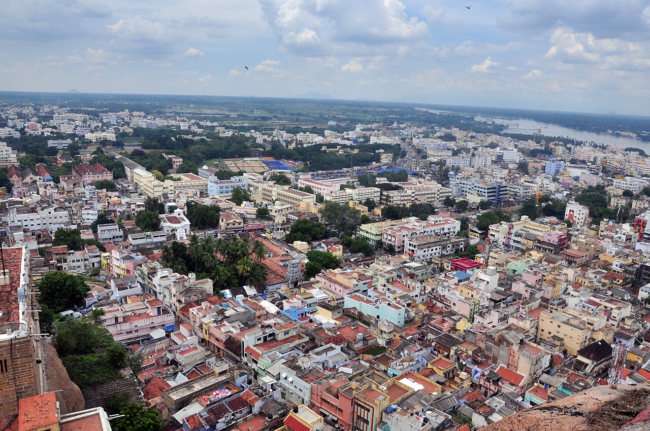 রক ফোর্ট মন্দির থেকে শহরের দৃশ্য