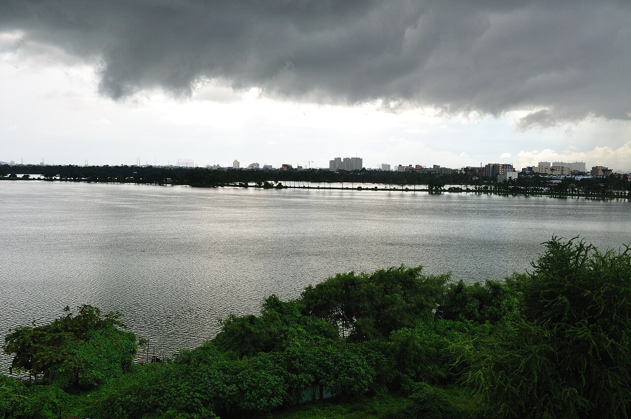 কলকাতায় বর্ষা মৌসুমে মেঘ।