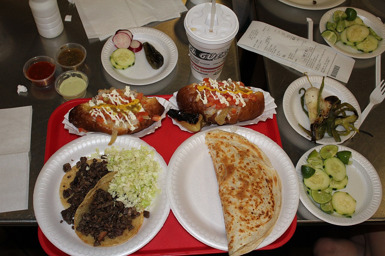 El Güero Canelo-র সোনোরান হট ডগ, টাকোস এবং কেসাডিলা