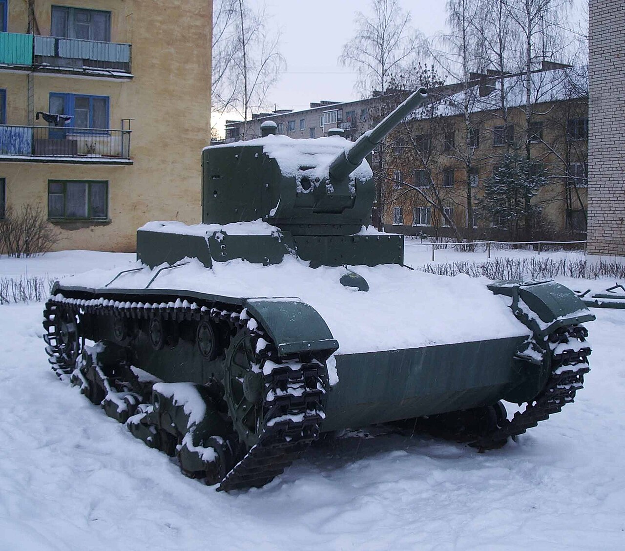 Танк Т-26 перед музеем Северо-Западного фронта