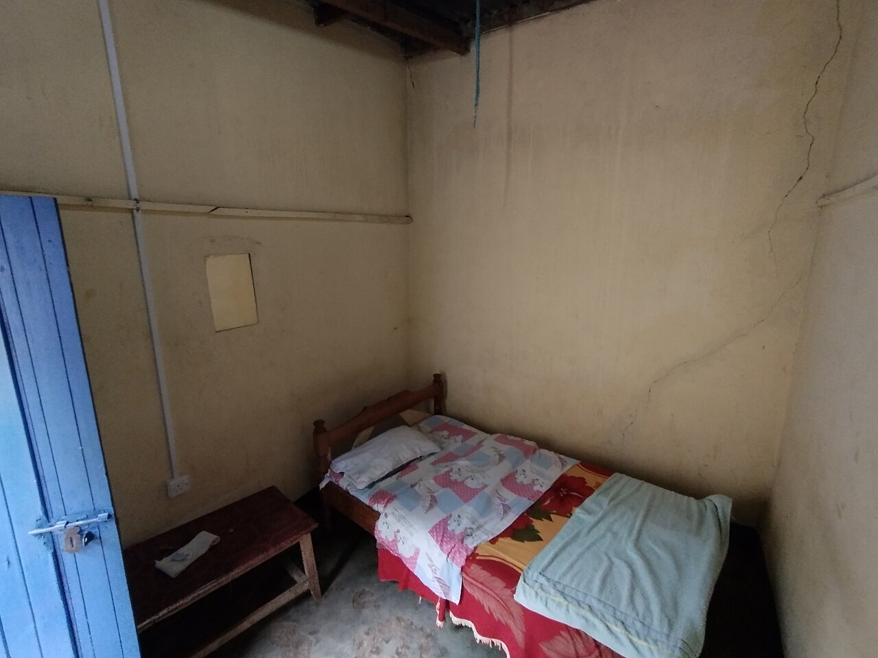 কেনিয়াতে গেস্ট হাউসের একটি সাধারণ কক্ষ