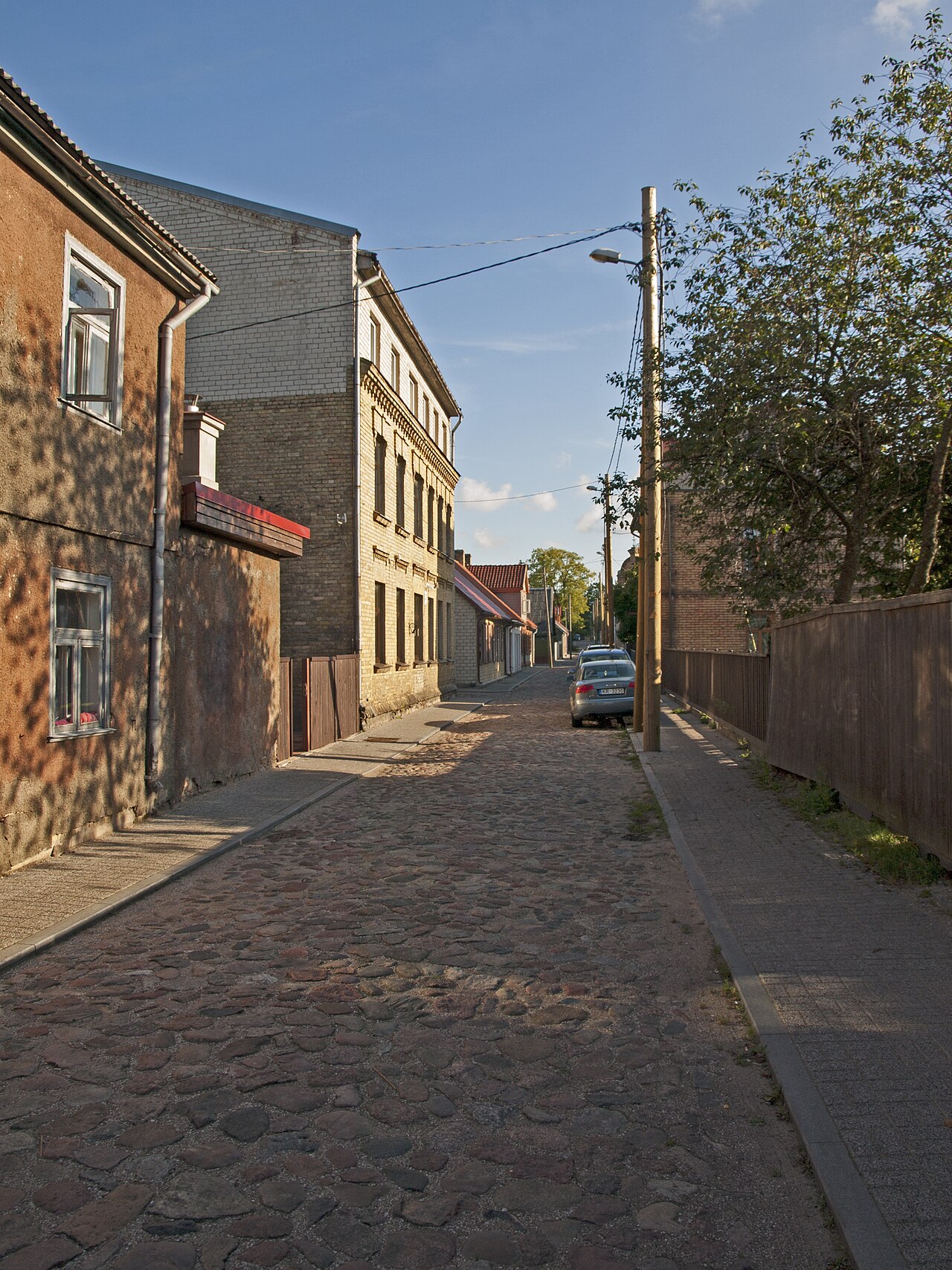 Kapteiņu iela, Остгалс