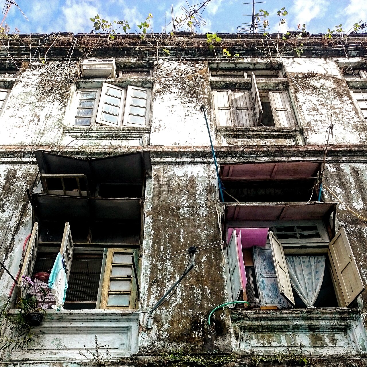 ইয়াঙ্গুনের একটি অ্যাপার্টমেন্ট বিল্ডিং