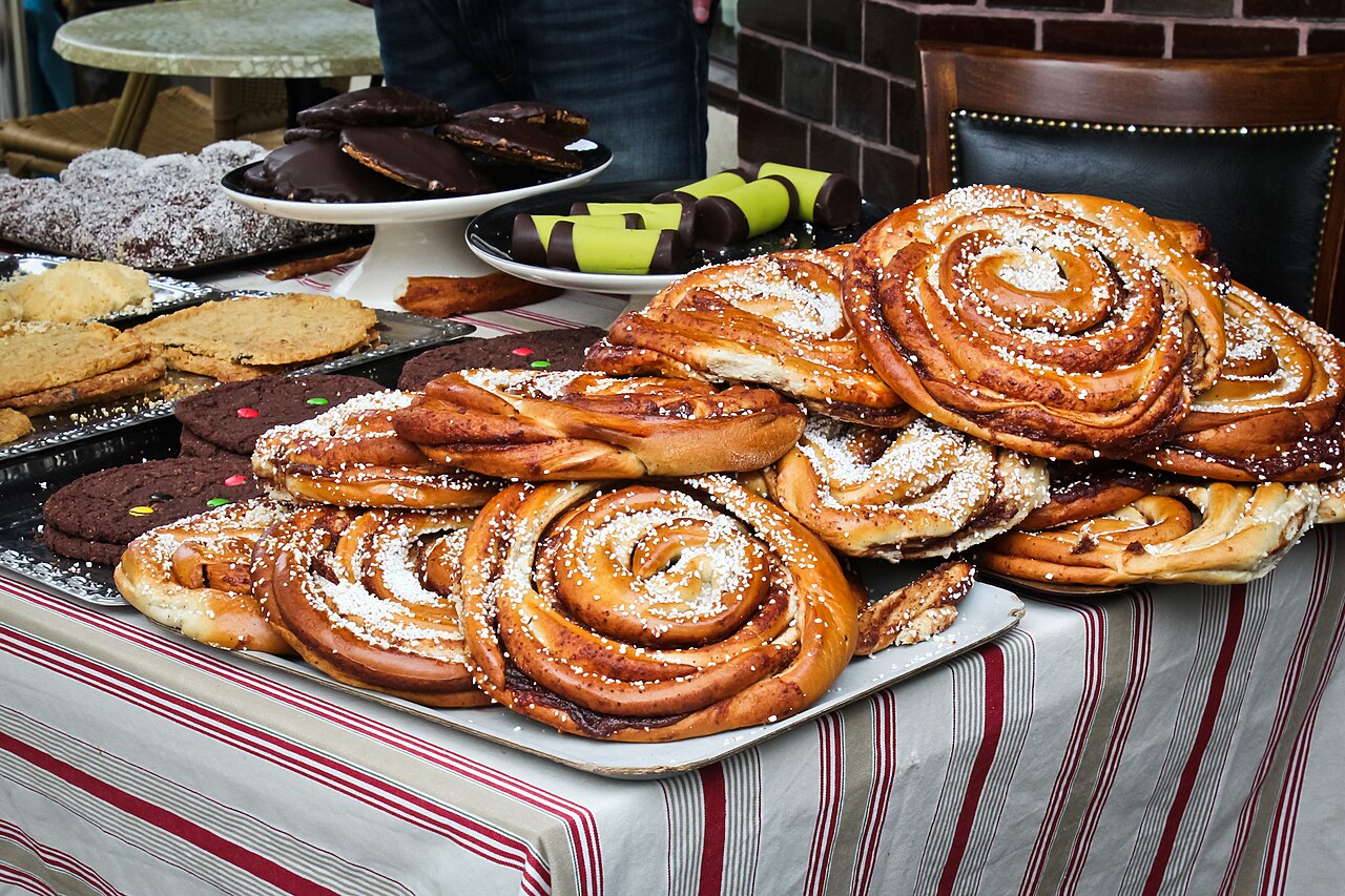 Булочка с корицей ( kanelbulle )