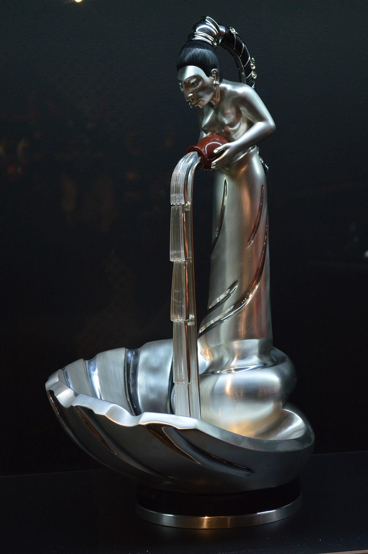 টাস্কো-এর ইজেকিয়েল তাপিয়া বাহেনার তৈরি রূপার ফোয়ারা, মেক্সিকো সিটির Museo de Artes Populares-এ প্রদর্শিত