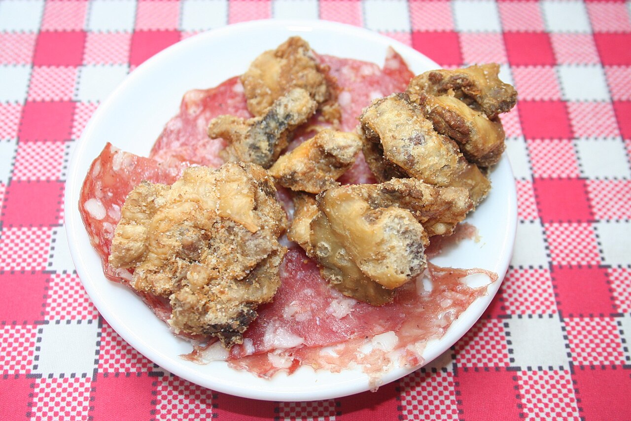 এক প্লেট গ্রাটনস এবং সসিসন