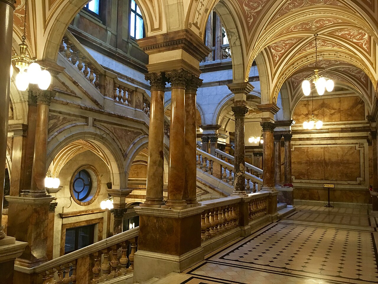 市役所の内装(ジョージ広場 George Square)
