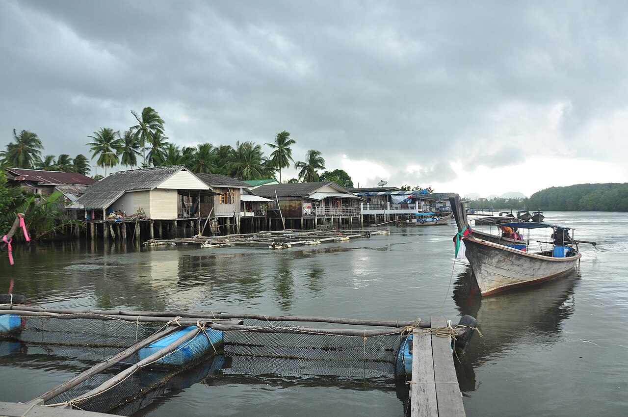 ক্রাবির নিকটস্থ একটি জেলে গ্রাম