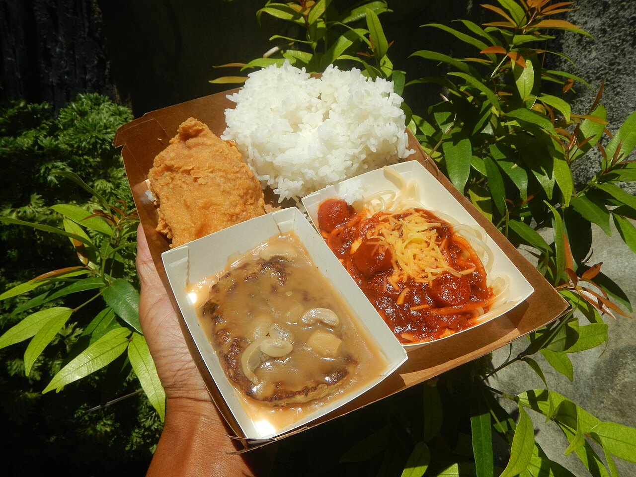 A Jollibee tray with rice, chicken, and their take on spaghetti.