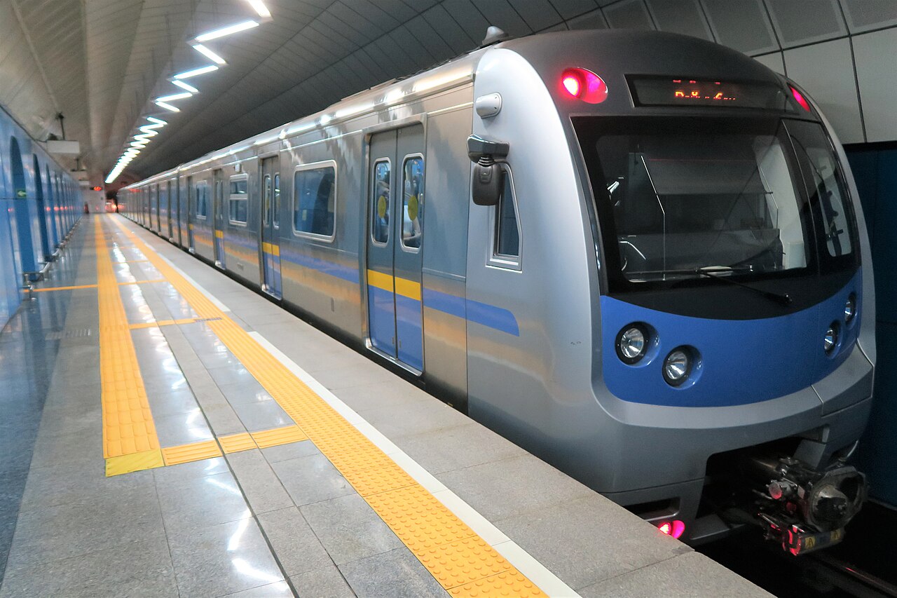 Поезд метро
