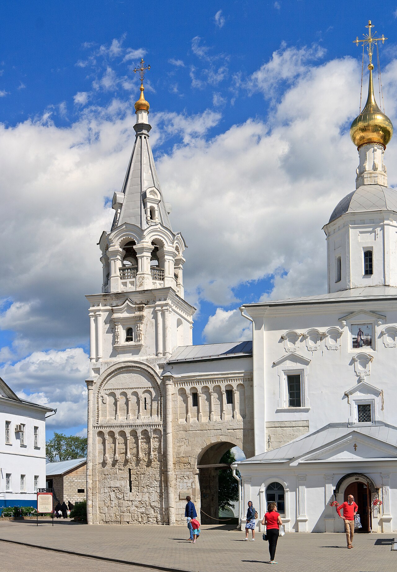 Палаты Андрея Боголюьского, встроенные в церковь Рождества Богородицы