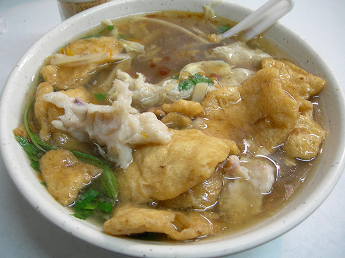 肉・魚餅・イカなどが入った羹