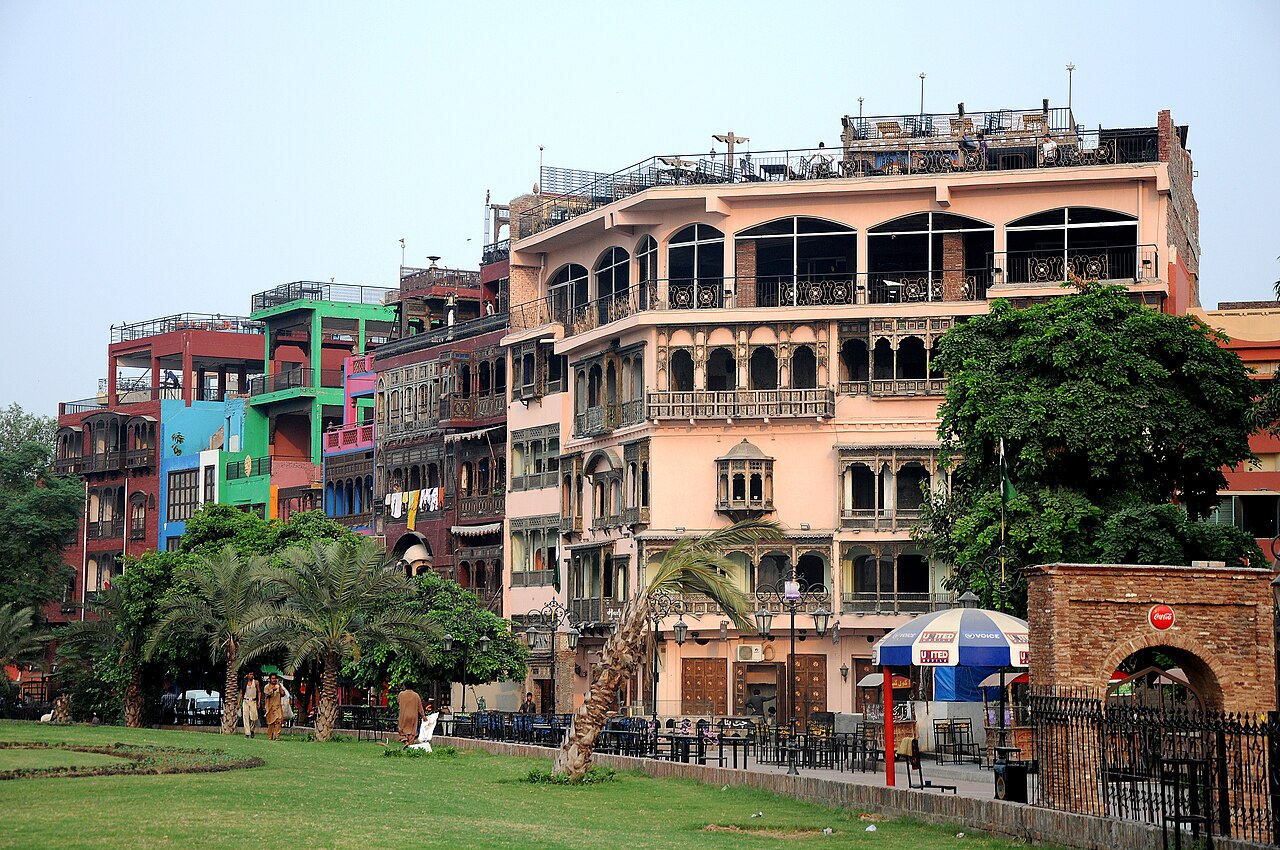 শাহি কিলার কাছে ফুড স্ট্রিট।