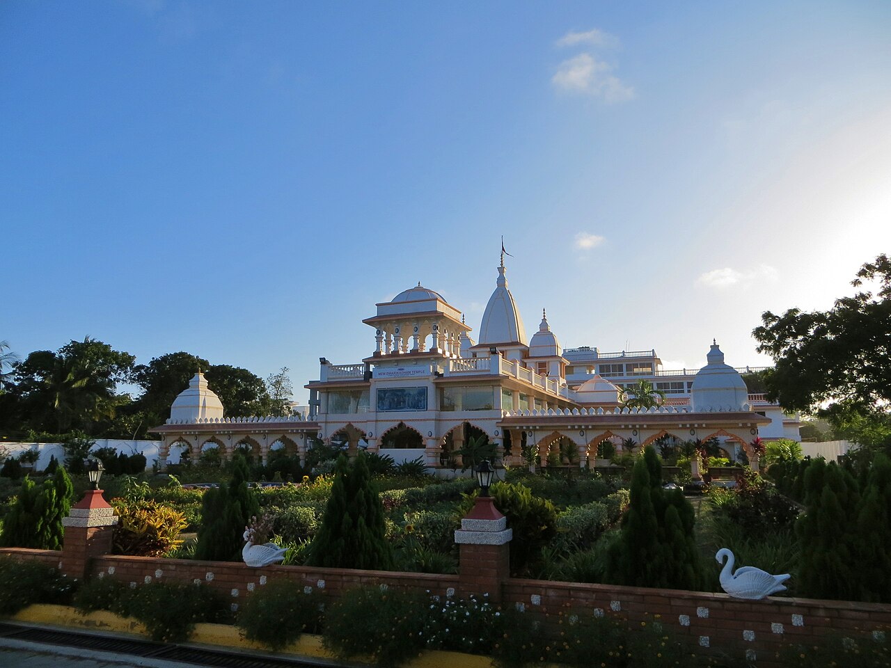 নিউ দ্বারিকাধাম মন্দির