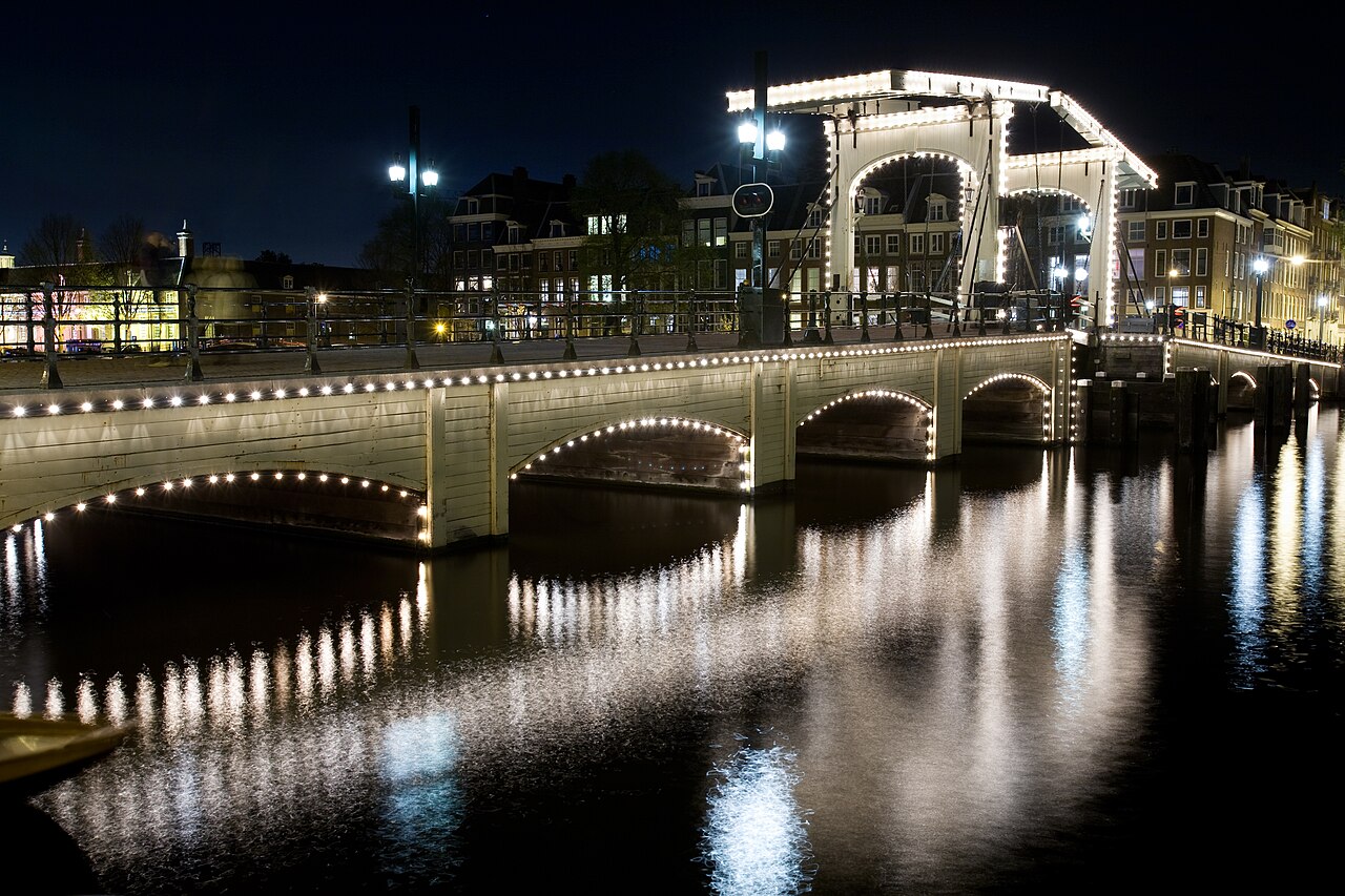 マーグル橋の夜景(Magere Brug)