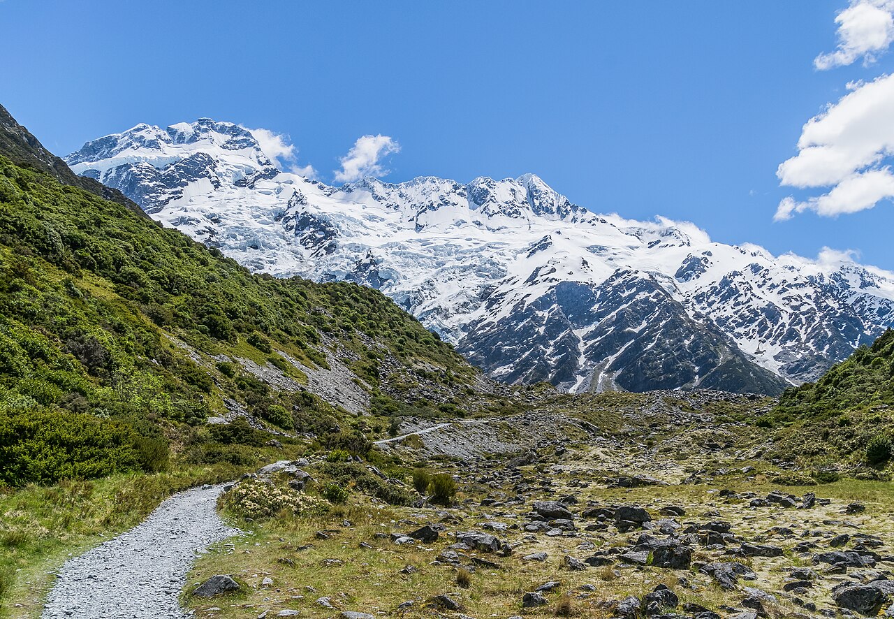 Aoraki/Mt Cook National Park on South Island forms part of one of the three most pristine alpine environments in Oceania (excluding Indonesia)