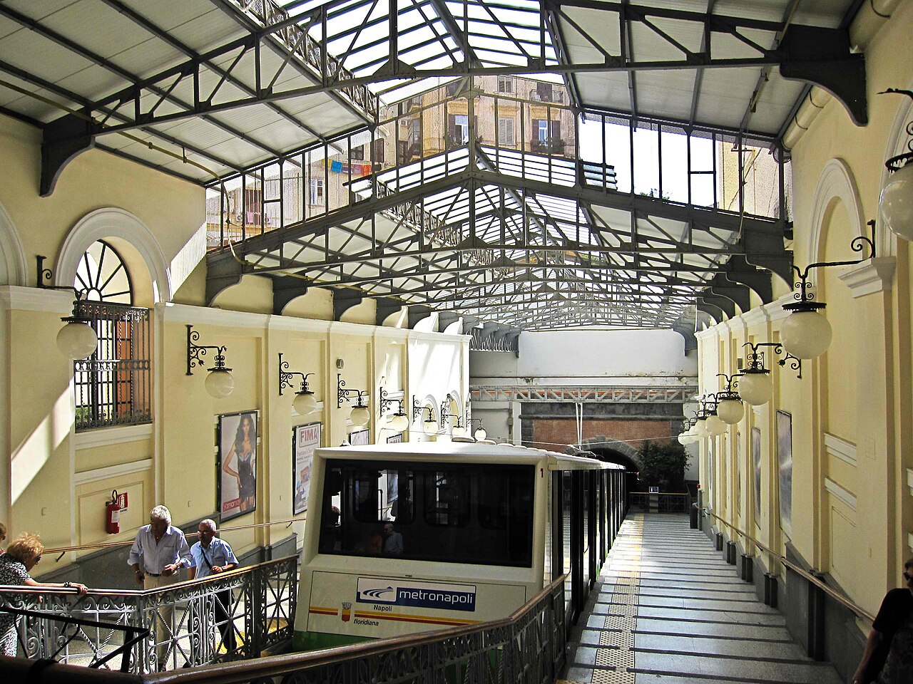 Станция Piazza Fuga, Funicolare Centrale