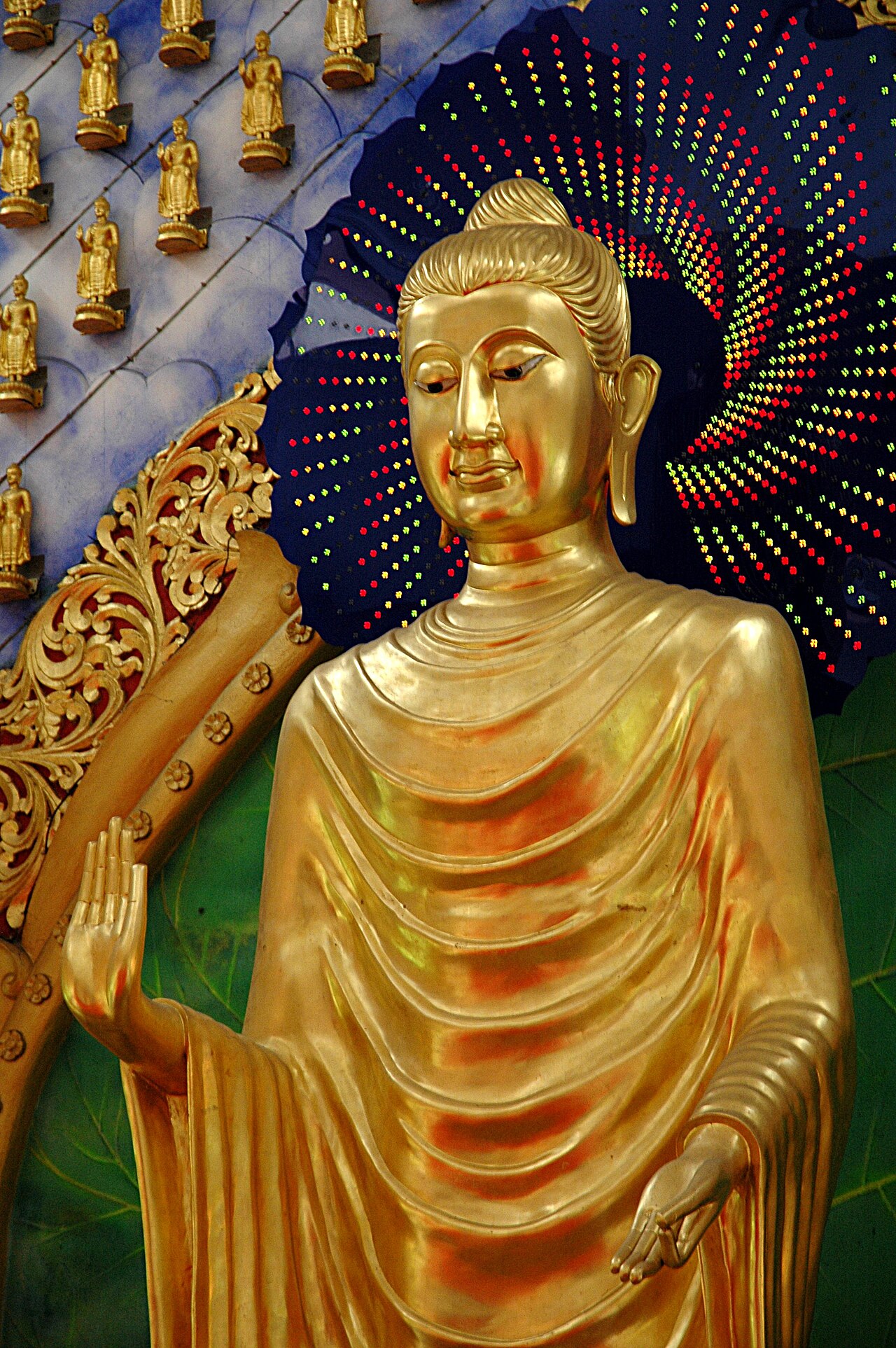 দণ্ডায়মান বুদ্ধ, বার্মিজ বৌদ্ধ মন্দির