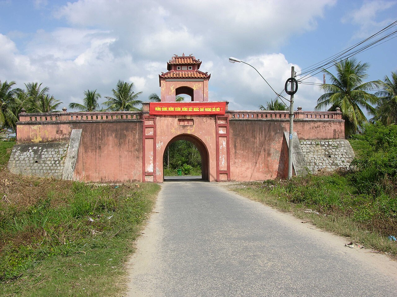 দিয়েন খাঁহনের প্রবেশদ্বার