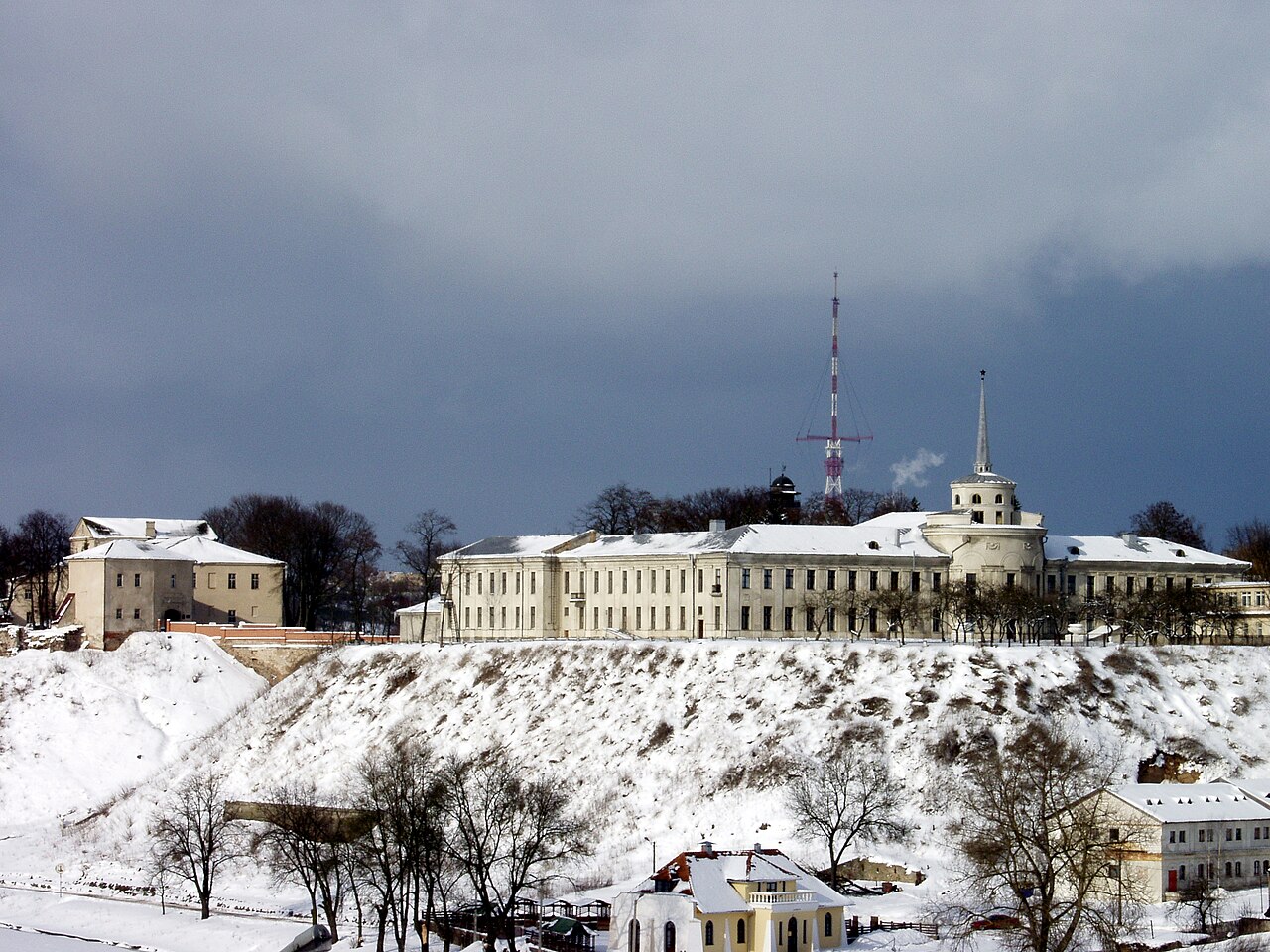 Гродненские замки: Старый (слева) и Новый (справа)
