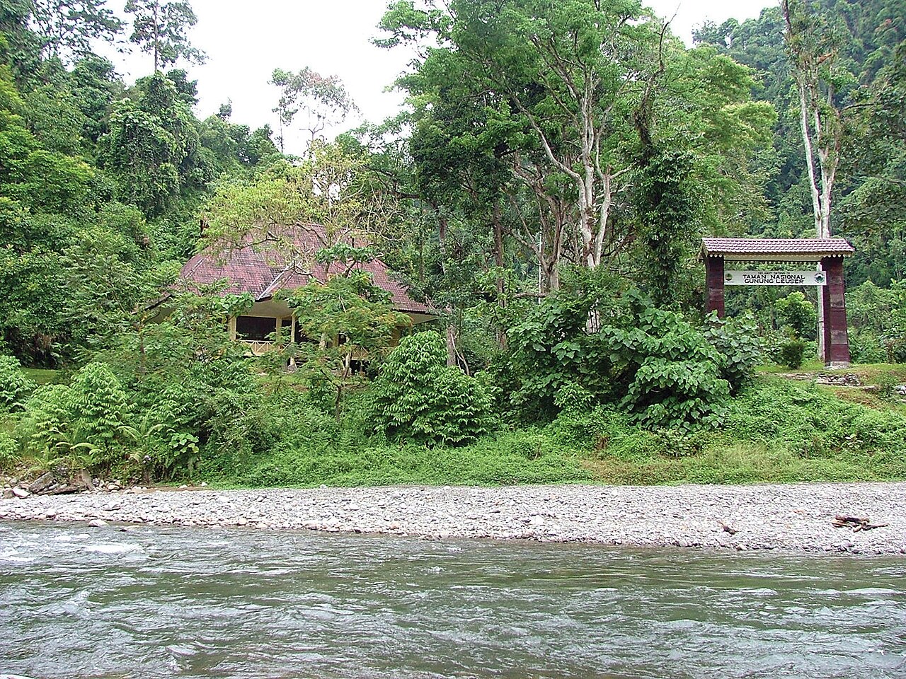 জাতীয় উদ্যানের প্রবেশদ্বার