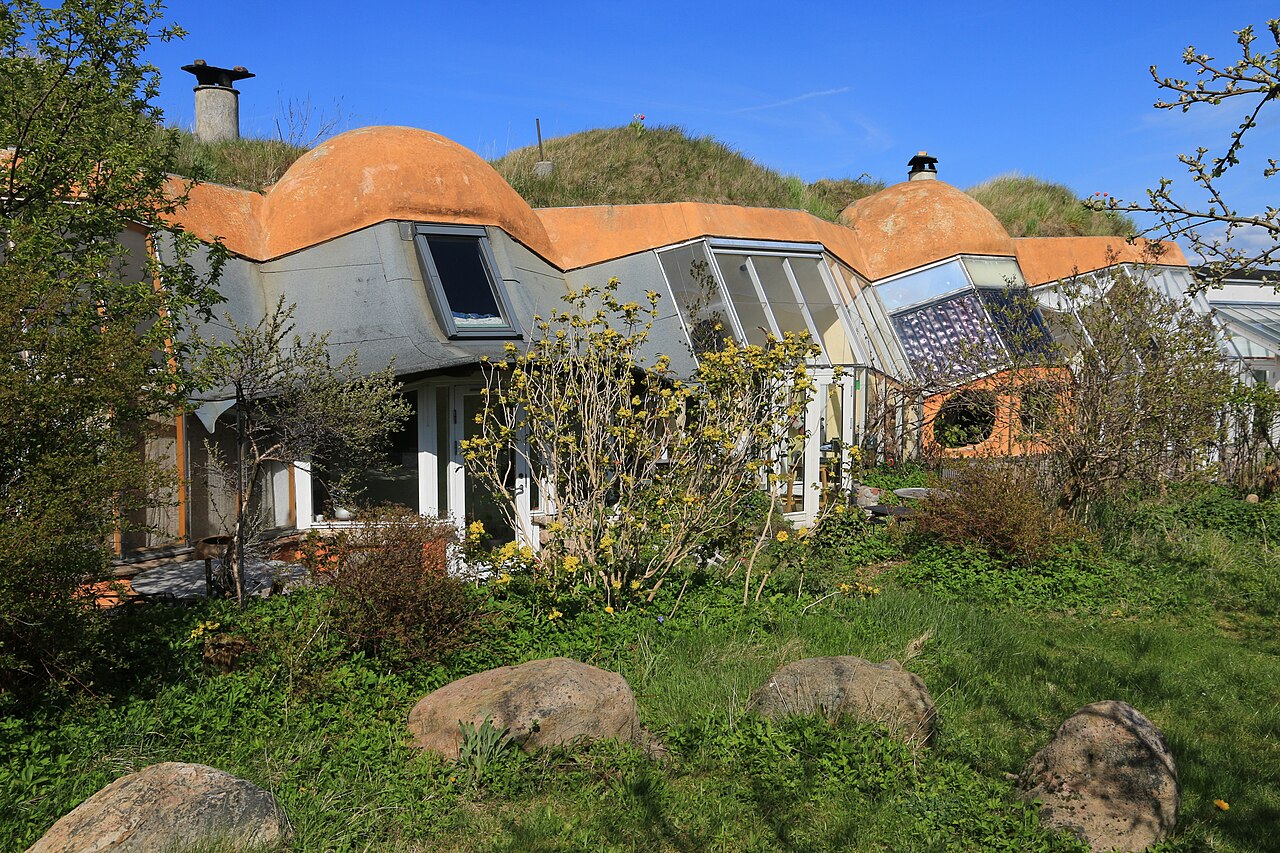 Jorddomer - earth domes - Dyssekilde økolands ecovillage in Denmark