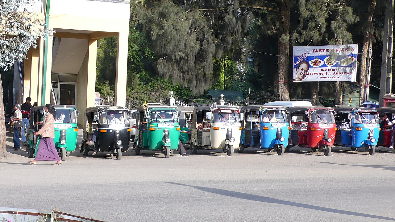 Three-wheelers waiting for fares at Nuwara Eliya