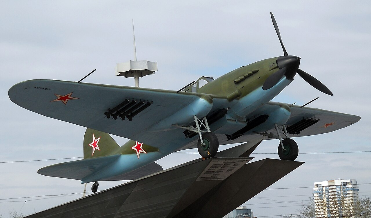 Памятник штурмовику Ил-2