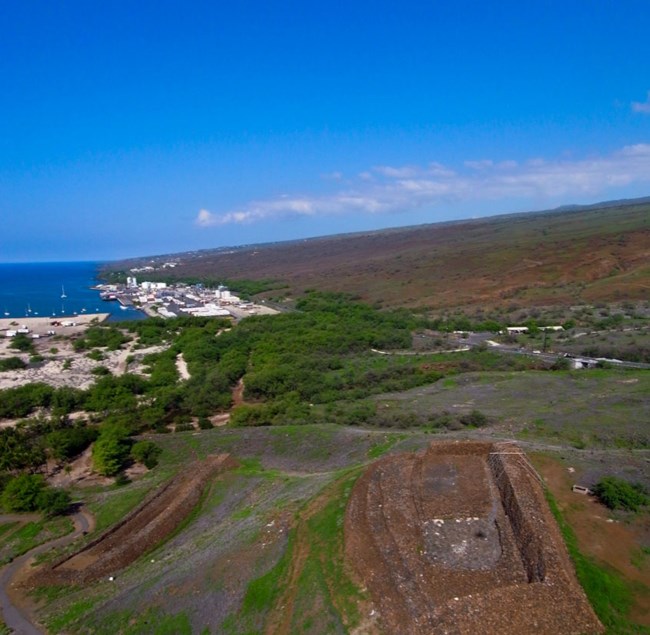 Aerial view of Pu‘ukoholā Heiau and Mailekini Heiau