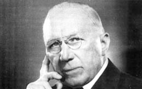 Portrait of Judge Edwin Lewis with his hand on his chin.