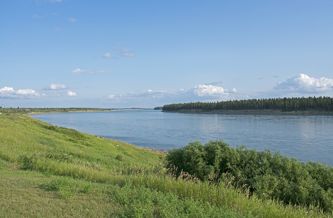 Река Маккензи в Форт-Провиденс
