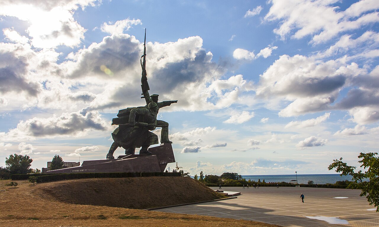 Памятник солдату и матросу